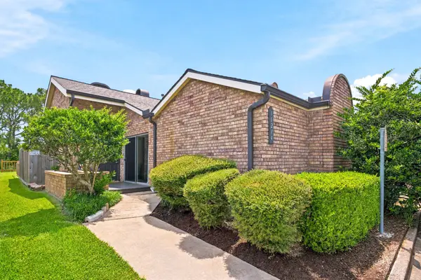 16214 Seahorse Drive, Houston, TX 77062