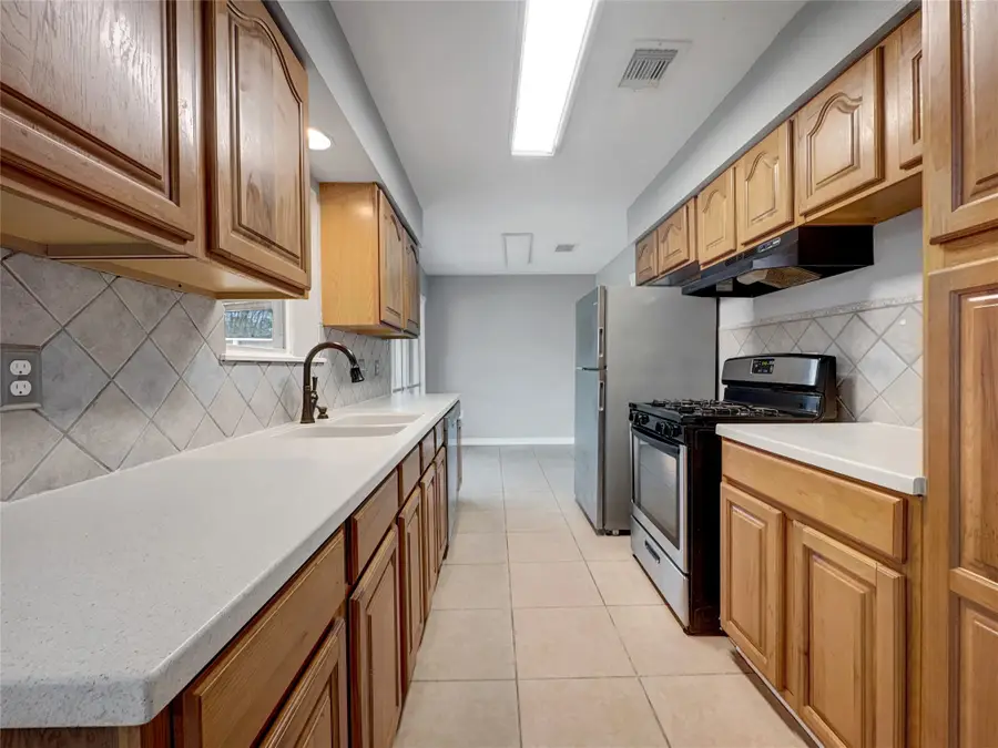 2103 Williamsburg Court N, League City, TX 77573 - Image #2