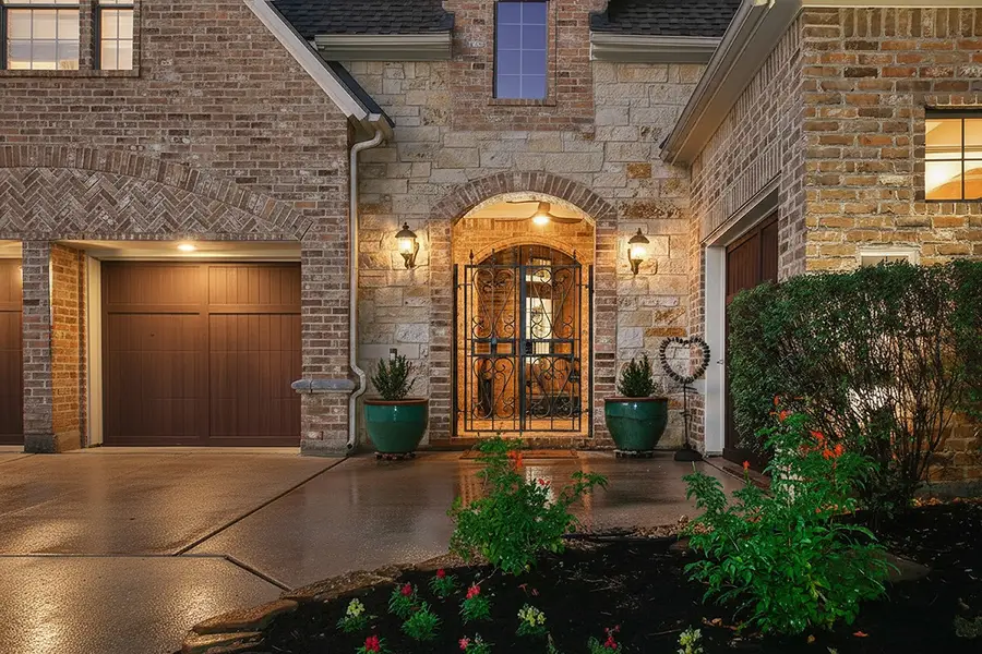 55 Mason Pond Place, The Woodlands, TX 77381 - Image #2