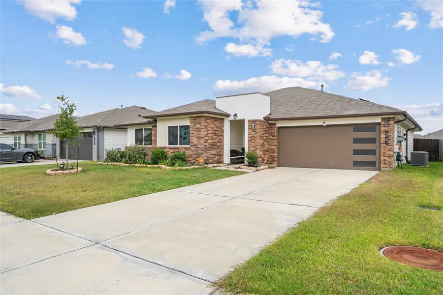 6903 Amber Cliff Lane, Richmond, TX 77469 - Image #2