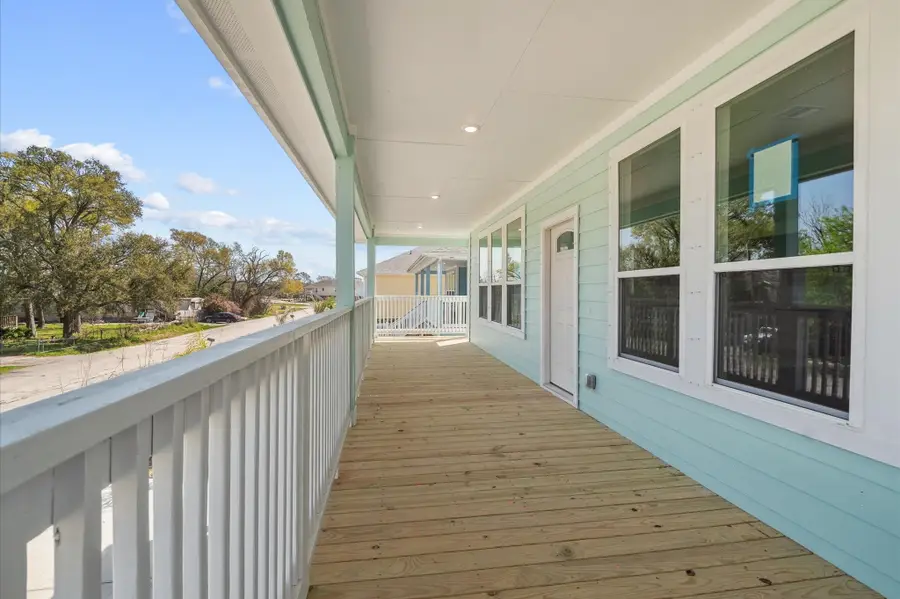 347 Bay Oaks Street, La Porte, TX 77571 - Image #2