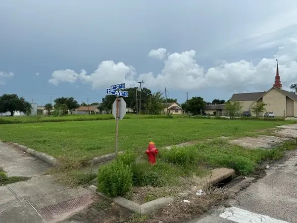 1119 6th St N Street N, Texas City, TX 77590