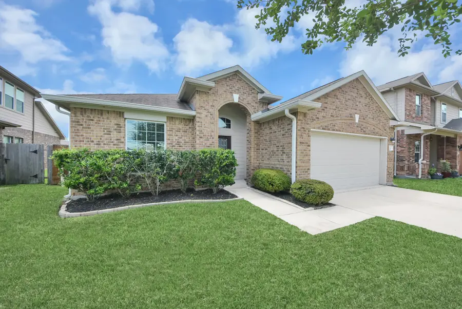 2211 Emerald Lane, Texas City, TX 77591 - #2
