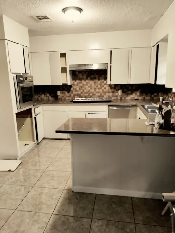279 4th Street N, Van Vleck, TX 77482