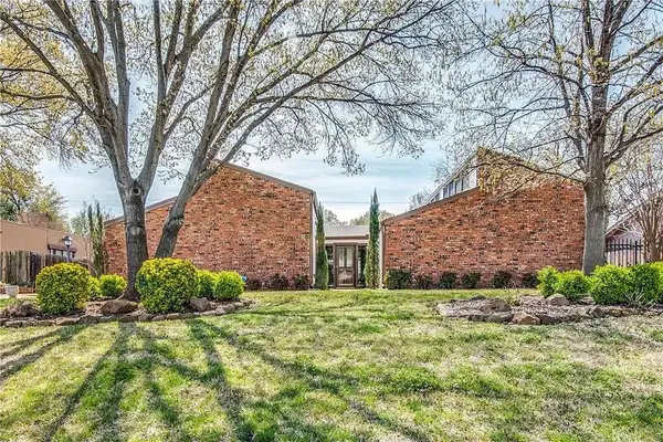 405 W Louella Drive, Hurst, TX 76054