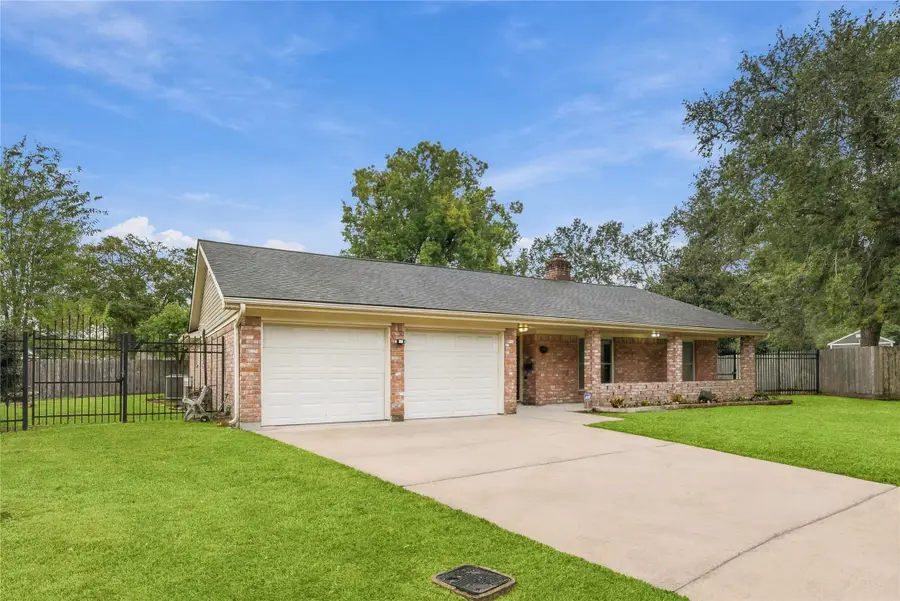 8501 Twelve Oaks Drive, Texas City, TX 77591 - #3