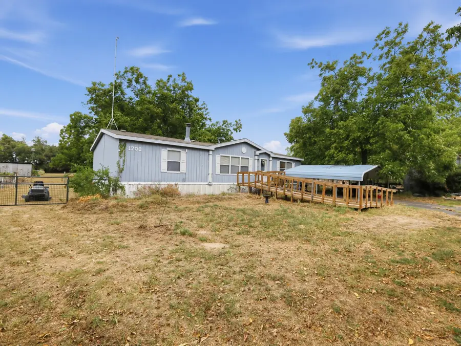 1708 W Frank Street, Grand Saline, TX 75140 - #2