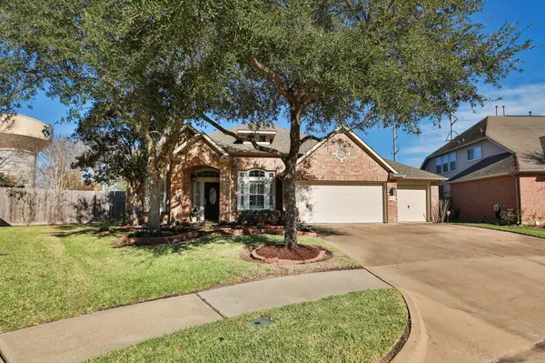 852 Shoal Pointe Lane, League City, TX 77573