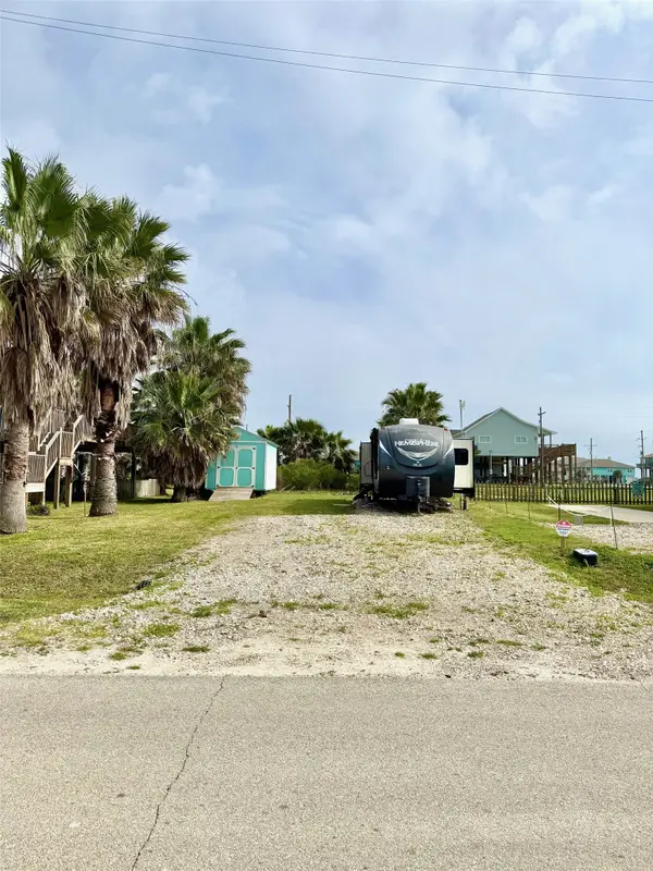 108 N Mae Circle, Crystal Beach, TX 77650