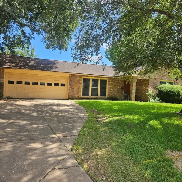 219 Carnation Street, Lake Jackson, TX 77566