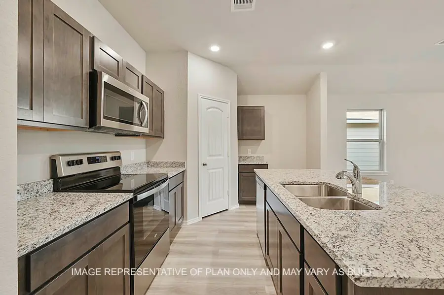 1717 San Jacinto Dr, Brenham, TX 77833 - #2