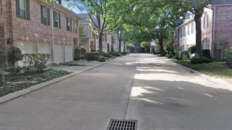 5823 Inwood Park Court, Houston, TX 77057 - Image #2