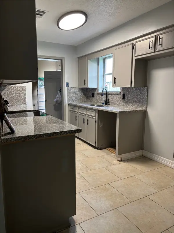 605 Meadowick Drive, Baytown, TX 77521