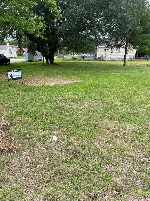 6914 Mike Street, Hitchcock, TX 77539