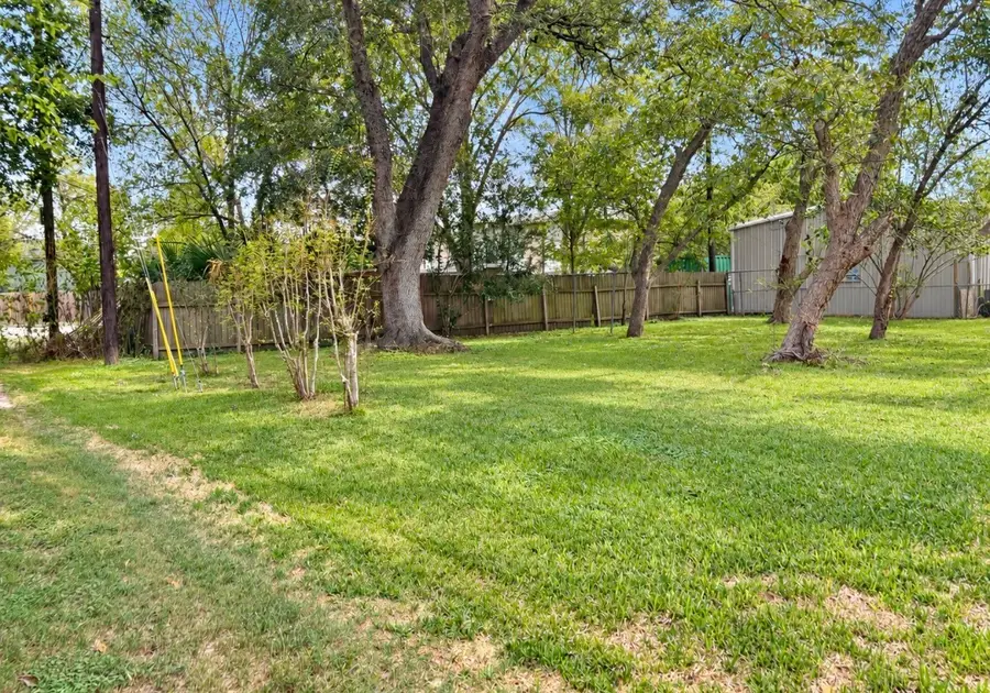 201 Laurel Avenue, Victoria, TX 77901 - #2