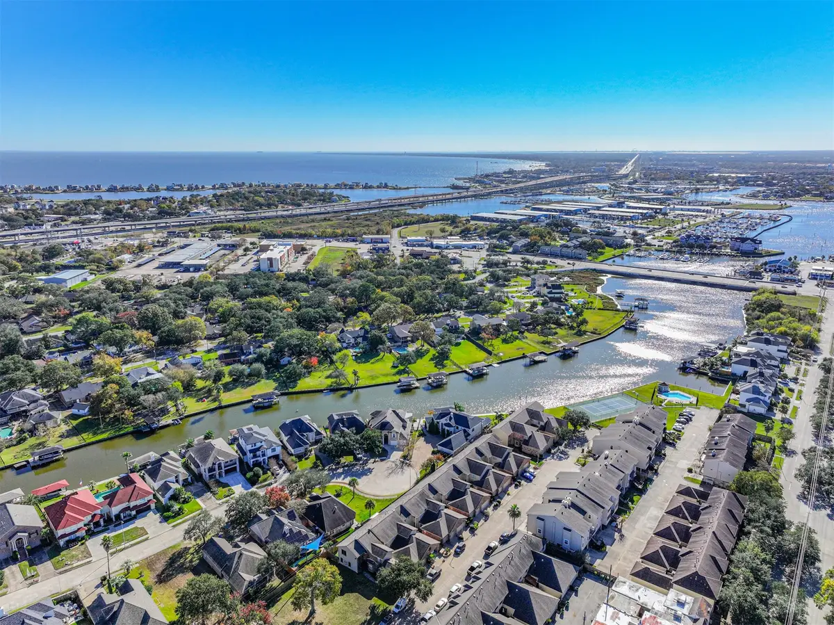 2034 Glencove Drive, Seabrook, TX 77586 - Image #1