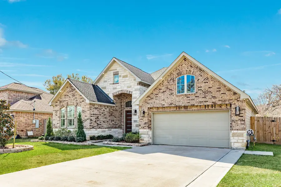 1020 Oak Street, West Columbia, TX 77486 - #2