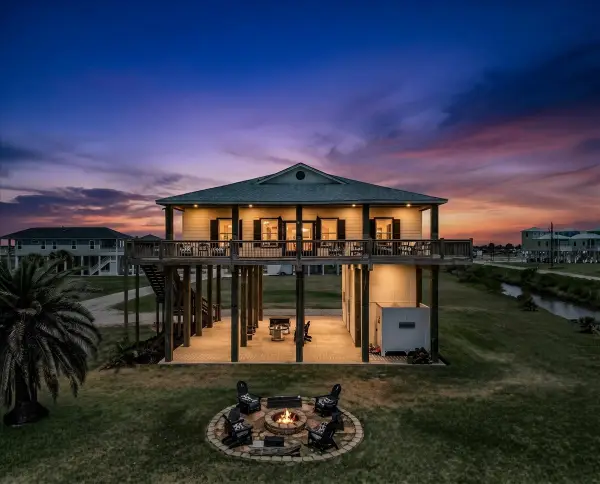 810 Casa Drive, Crystal Beach, TX 77650