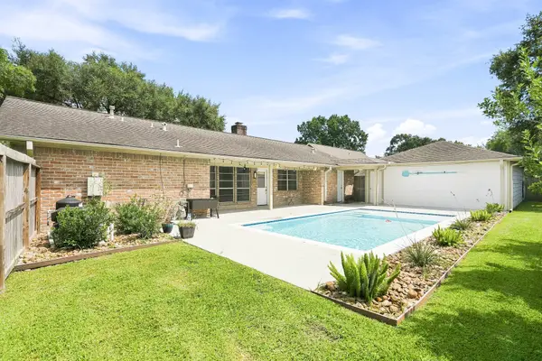 1135 Trowbridge Drive, Houston, TX 77062