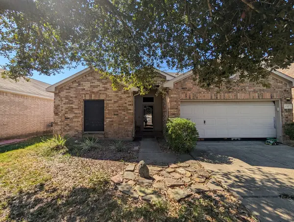 8707 E Highlands Crossing, Highlands, TX 77562
