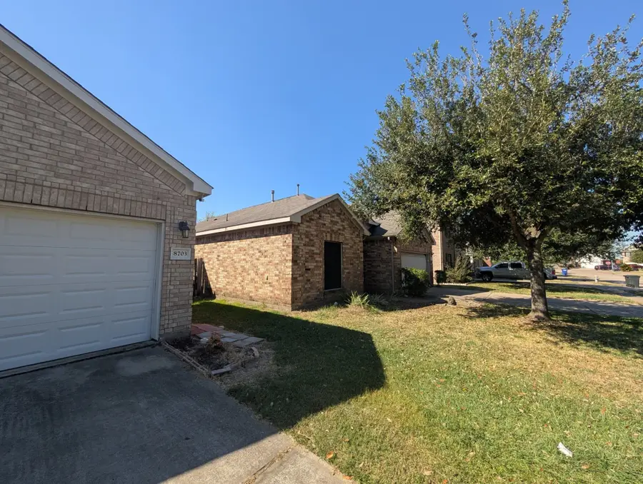 8707 E Highlands Crossing, Highlands, TX 77562 - Image #2