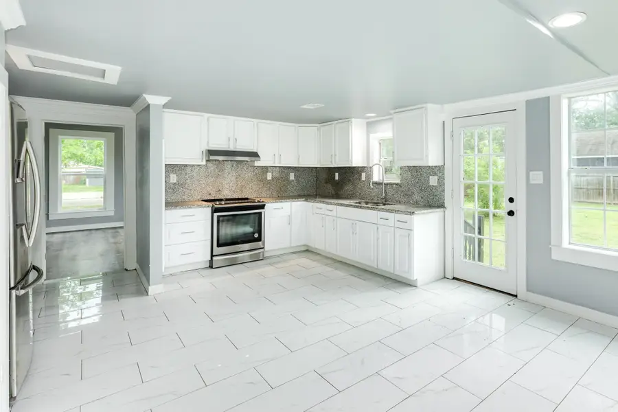 336 N Rockisland Street, Angleton, TX 77515 - #3