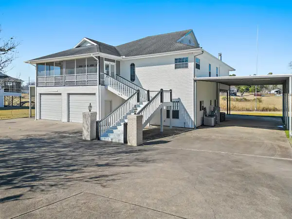 1306 Spring Branch Drive, Cove, TX 77523