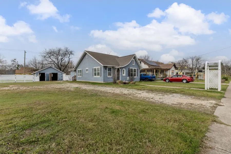 809 Howard Street, Taylor, TX 76574 - Image #2