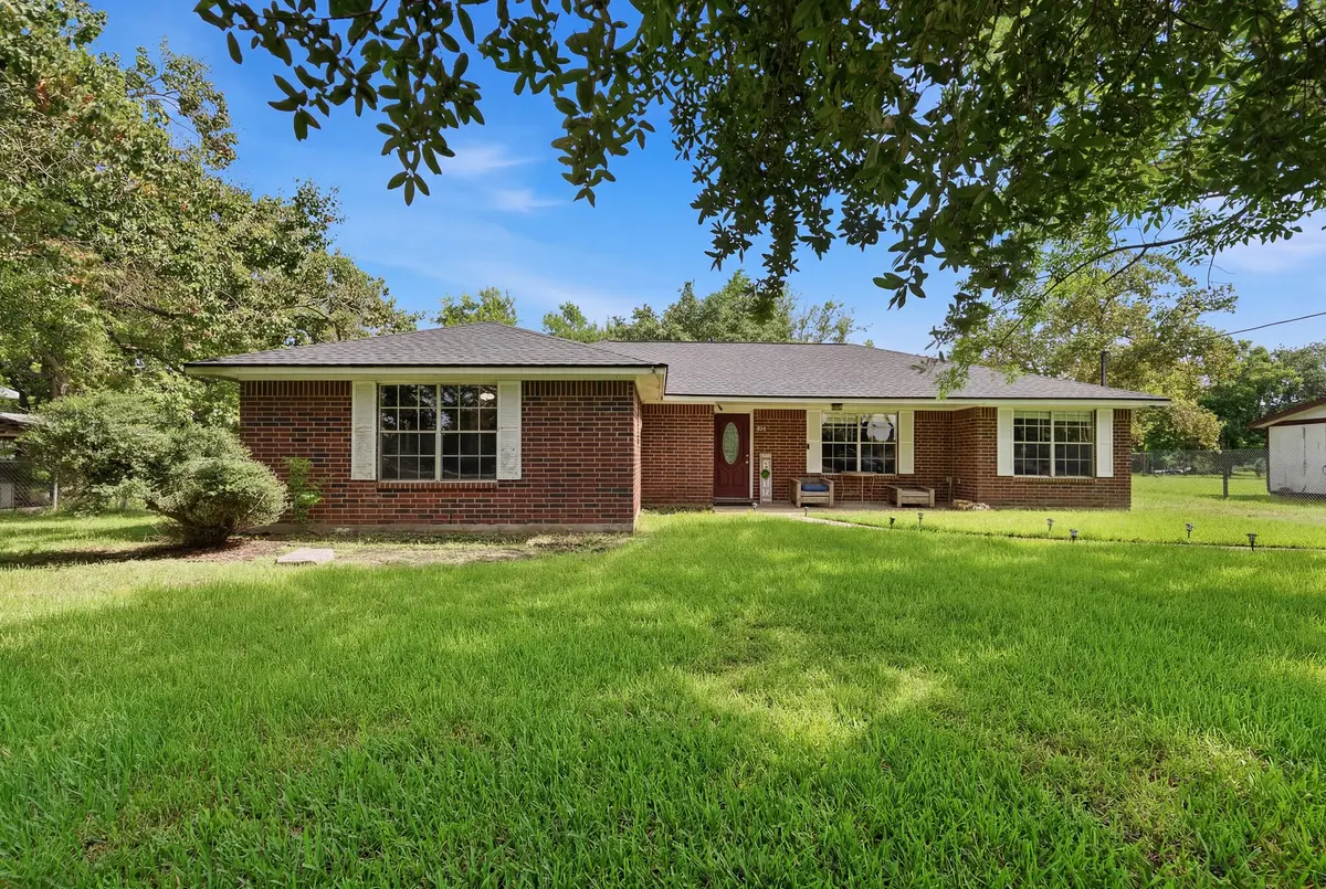 5040 County Road 31, Angleton, TX 77515 - #1