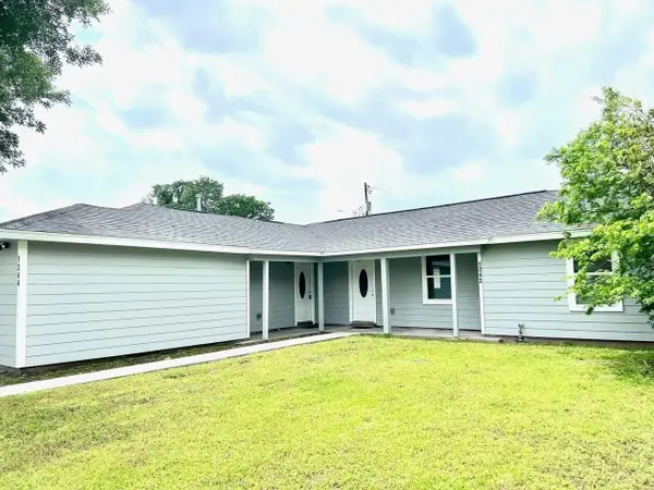 1242 Chevy Chase Drive, Angleton, TX 77515