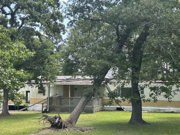 300 Linn Street, Onalaska, TX 77360