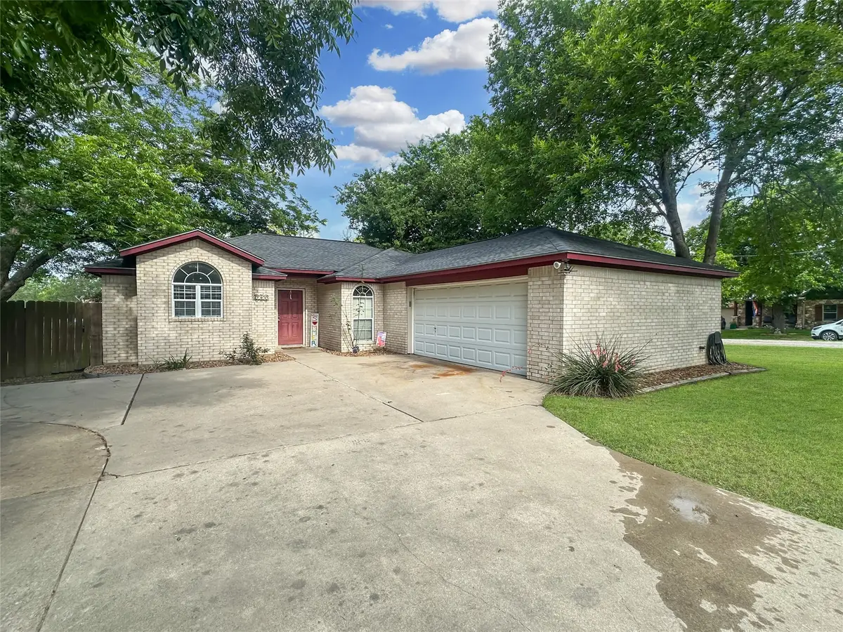 704 S Market Street, Flatonia, TX 78941 - #1