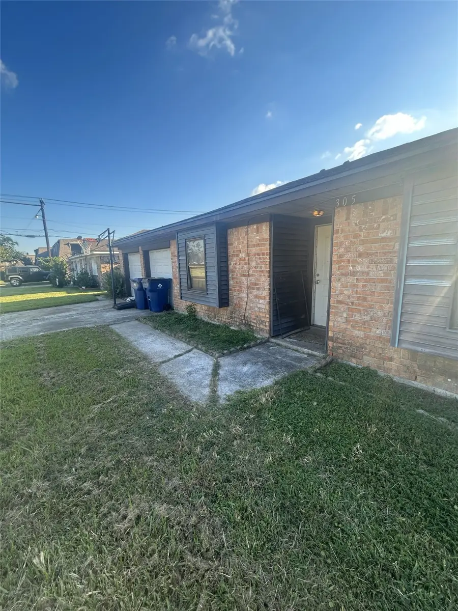 305 N Linden Drive N, Texas City, TX 77591 - Image #2