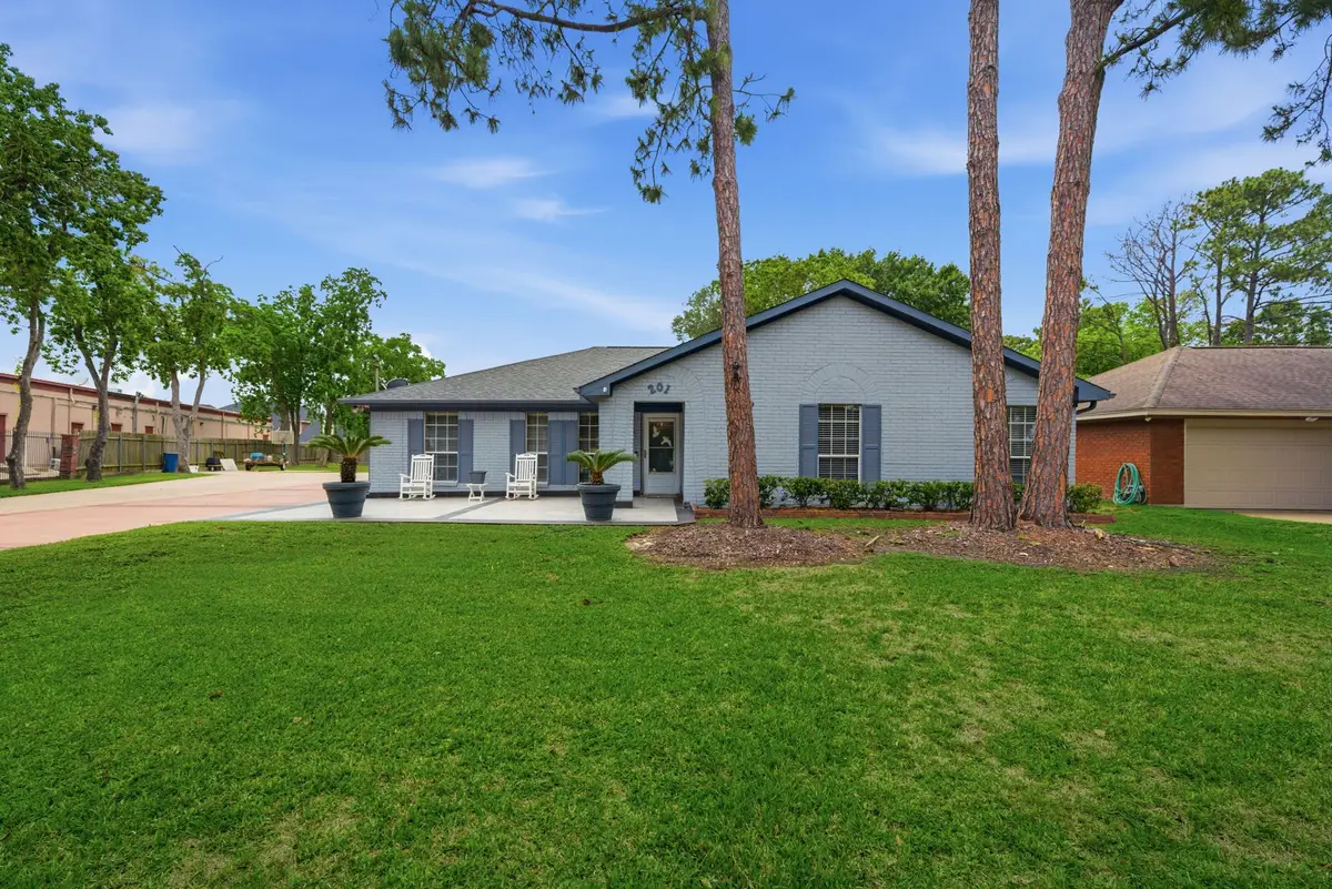 201 Amber Lane, League City, TX 77573 - #1