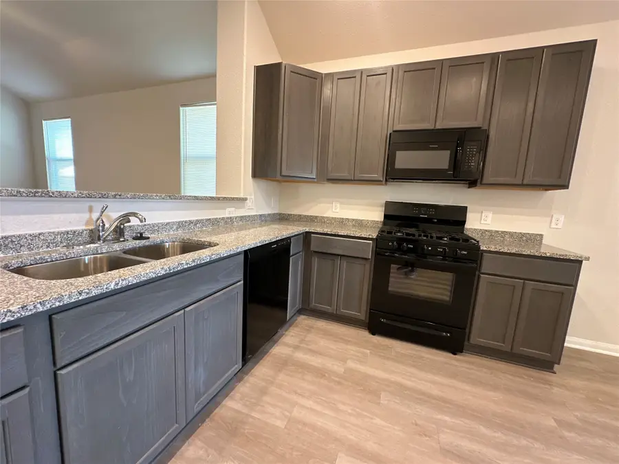 122 Tejas Village Parkway, Beasley, TX 77417 - Image #2