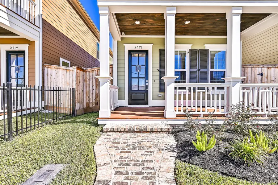 2521 S Houston Avenue, Pearland, TX 77581 - #3