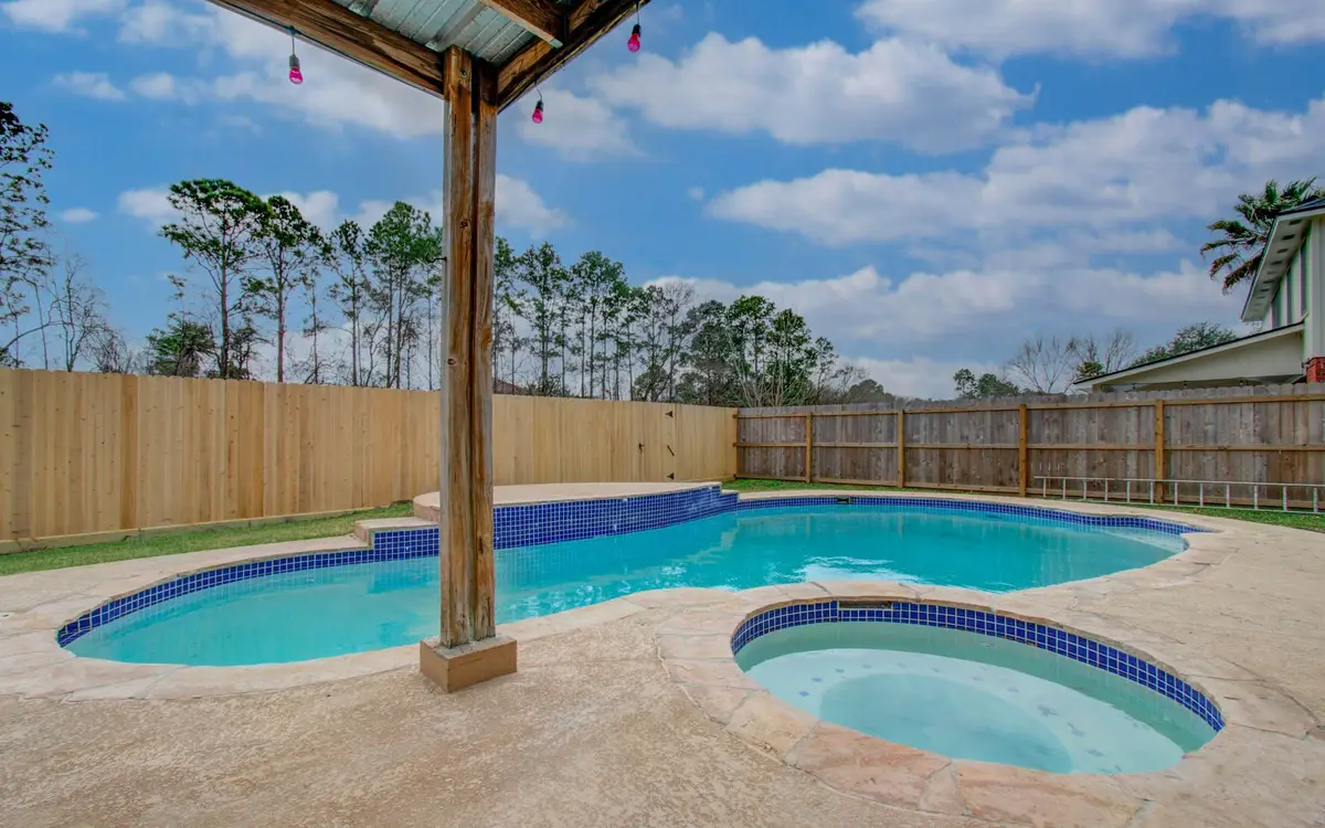 2211 S Mission Circle, Friendswood, TX 77546 - #1