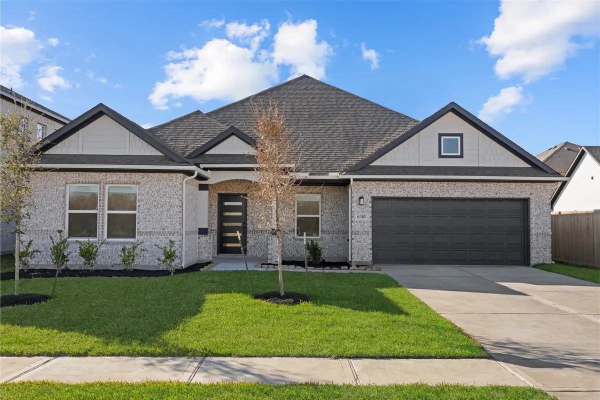 3222 Emerald Hills Drive, Angleton, TX 77515 - Image #1