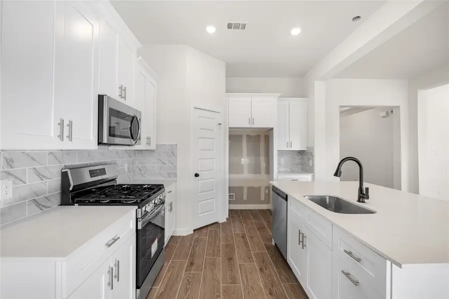 3222 Emerald Hills Drive, Angleton, TX 77515 - Image #3