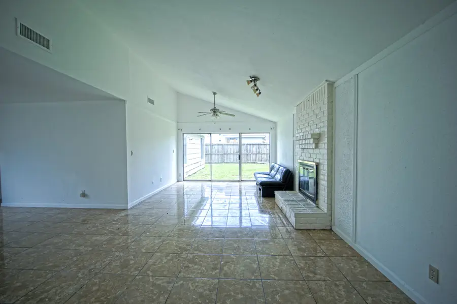 6411 Briar Glade Drive, Houston, TX 77072 - Image #3