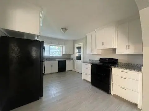 1114 E Pecan Street, Angleton, TX 77515 - Image #2