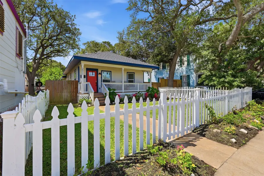 3511 Avenue Q, Galveston, TX 77550 - #3