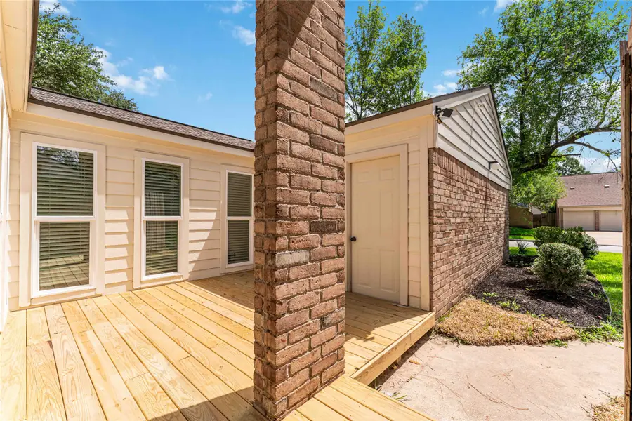 2102 Gray Falls Drive, Houston, TX 77077 - Image #3