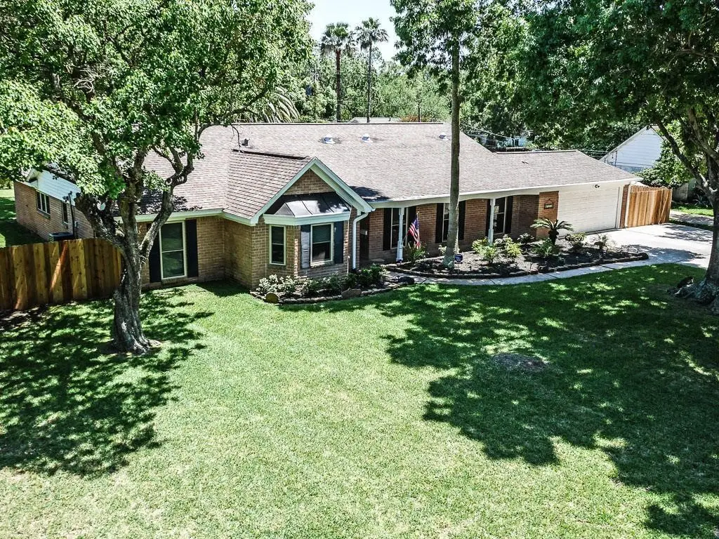 208 Lakeshore Drive, Seabrook, TX 77586 - #1