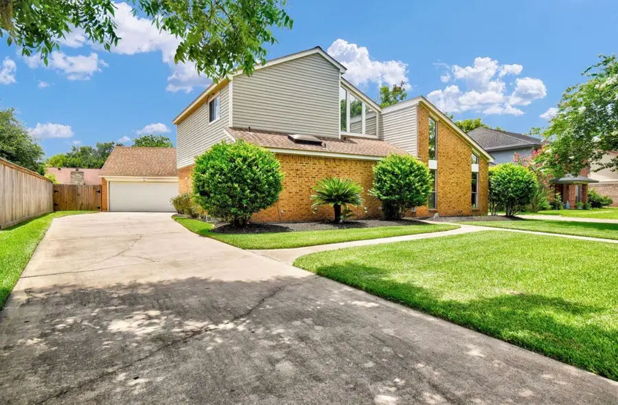 221 Wedgewood Street, Lake Jackson, TX 77566 - #2