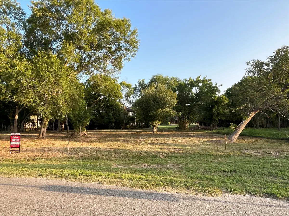 001 Shadylawn Avenue, Shoreacres, TX 77571 - Image #1