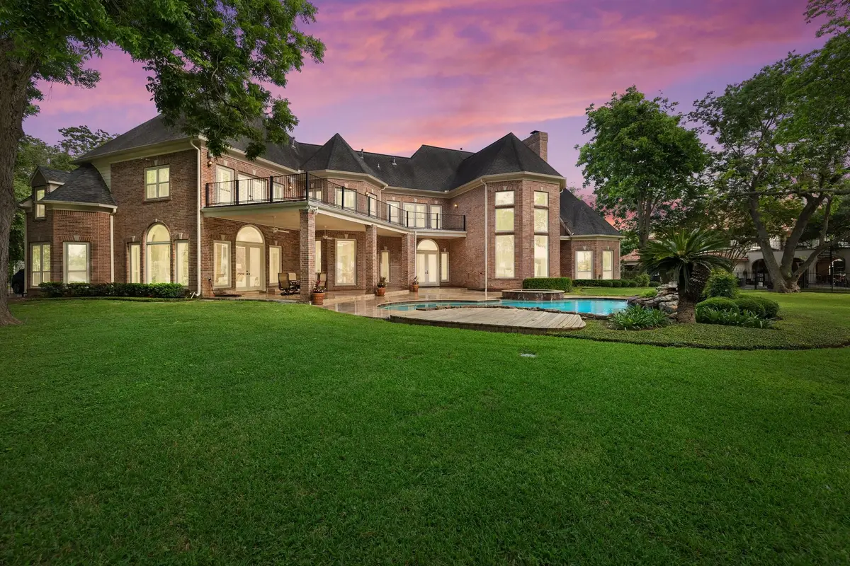 1217 N Horseshoe Drive, Sugar Land, TX 77478 - #1