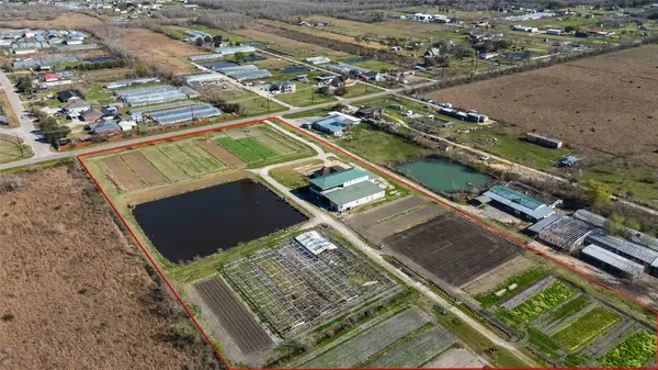 7954 County Road 121, Rosharon, TX 77583