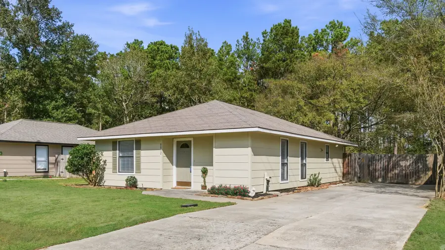 8892 E Buffalo Circle, Willis, TX 77378 - Image #3