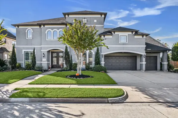 2504 Baywater Canyon Drive, Pearland, TX 77584